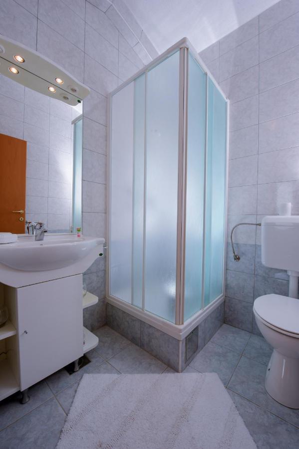 Pension Maric Rooms Brist Esterno foto